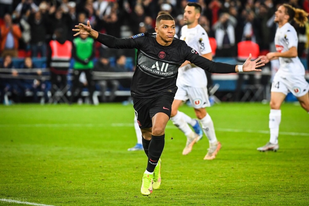 德甲彩经：拜仁主场轻取狼堡，门兴力克奥格斯堡